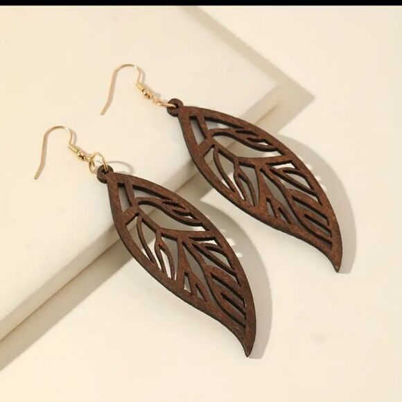 Brown wooden carved stencil leaf shape earrings boho jewelry - Picture 1 of 2